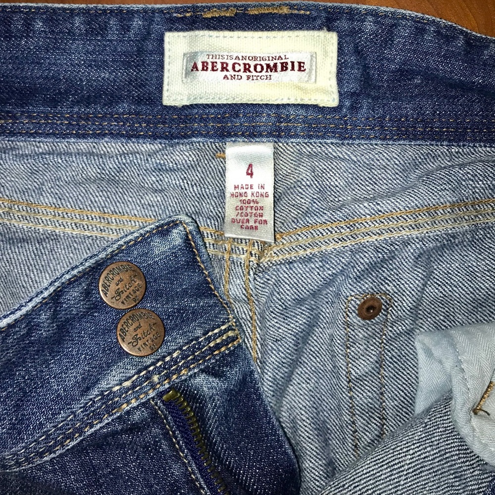 🌻ABERCROMBIE&FITCH🌻distressed denim crop SIZE4 - Picture 2 of 6